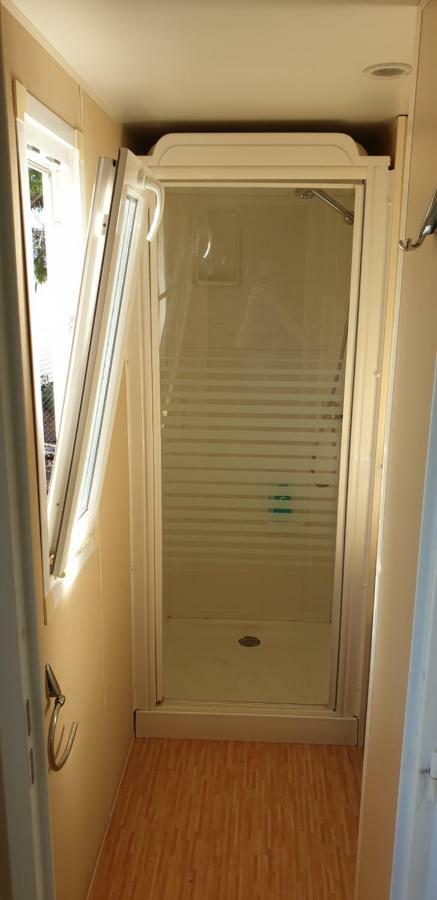 Mobilhome Climatise 3 Chambres Vic la Gardiole Bagian luar foto